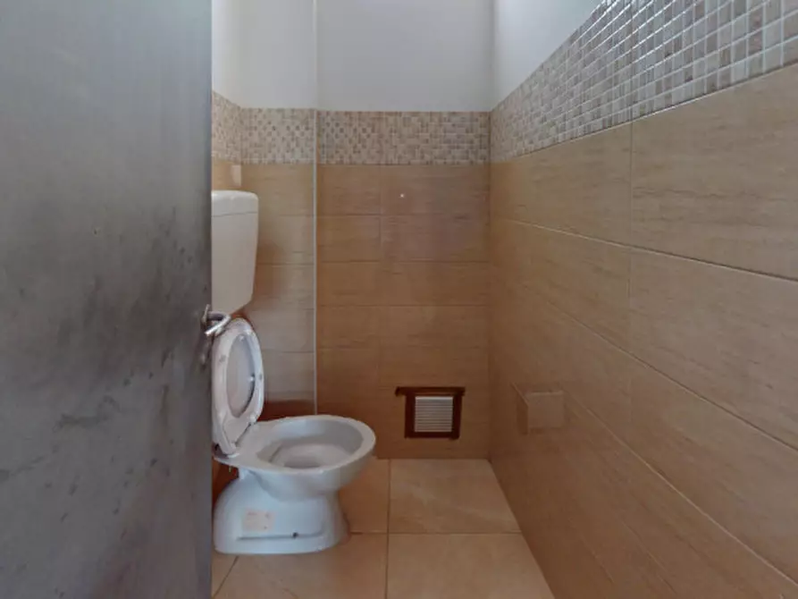 Immagine 8 di Negozio in vendita  in Viale Margherita 7 a Vicenza