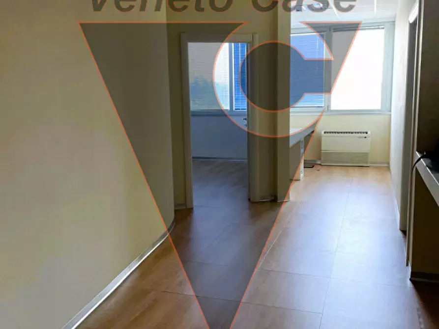 Immagine 7 di Ufficio in vendita  in Corso Stati Uniti a Padova