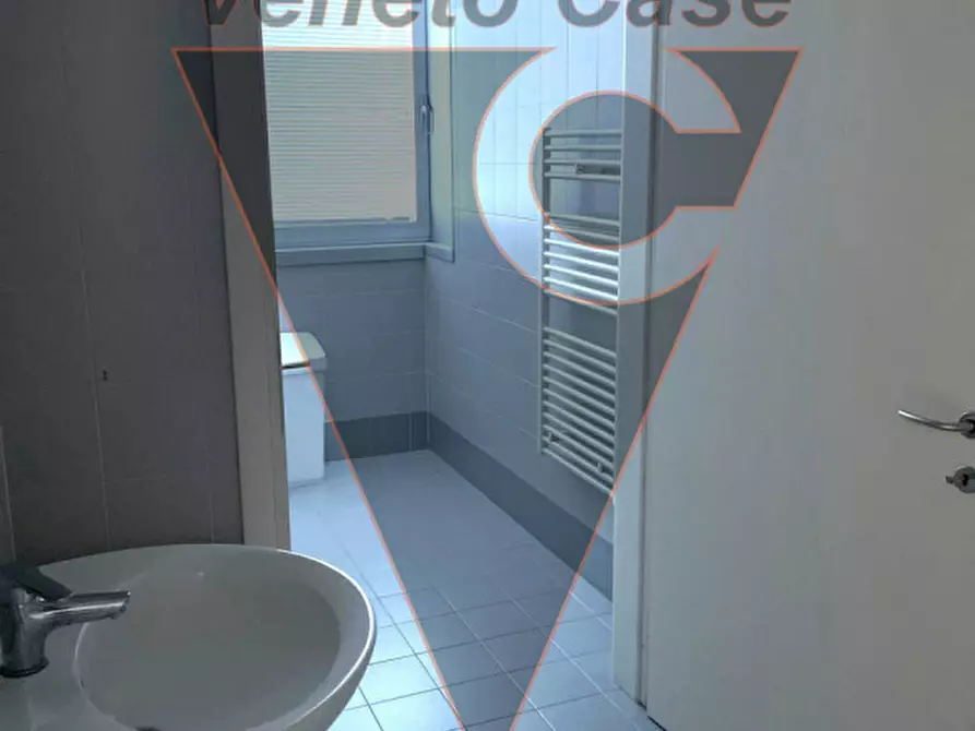 Immagine 9 di Ufficio in vendita  in Corso Stati Uniti a Padova