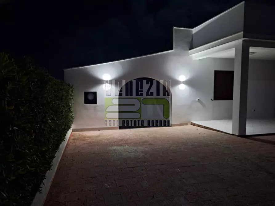 Immagine 21 di Villa in vendita  in Avola Antica a Avola