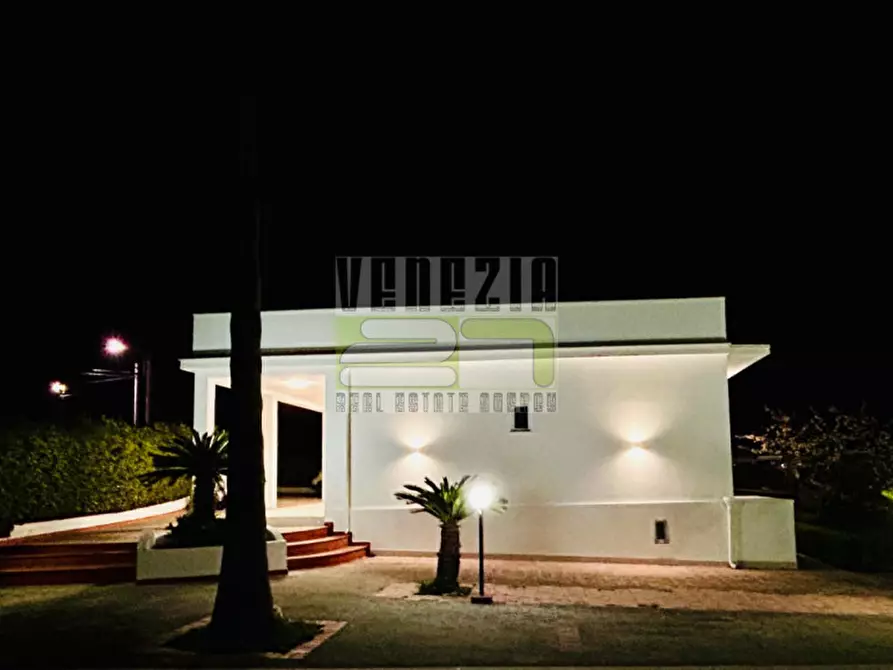 Immagine 27 di Villa in vendita  in Avola Antica a Avola