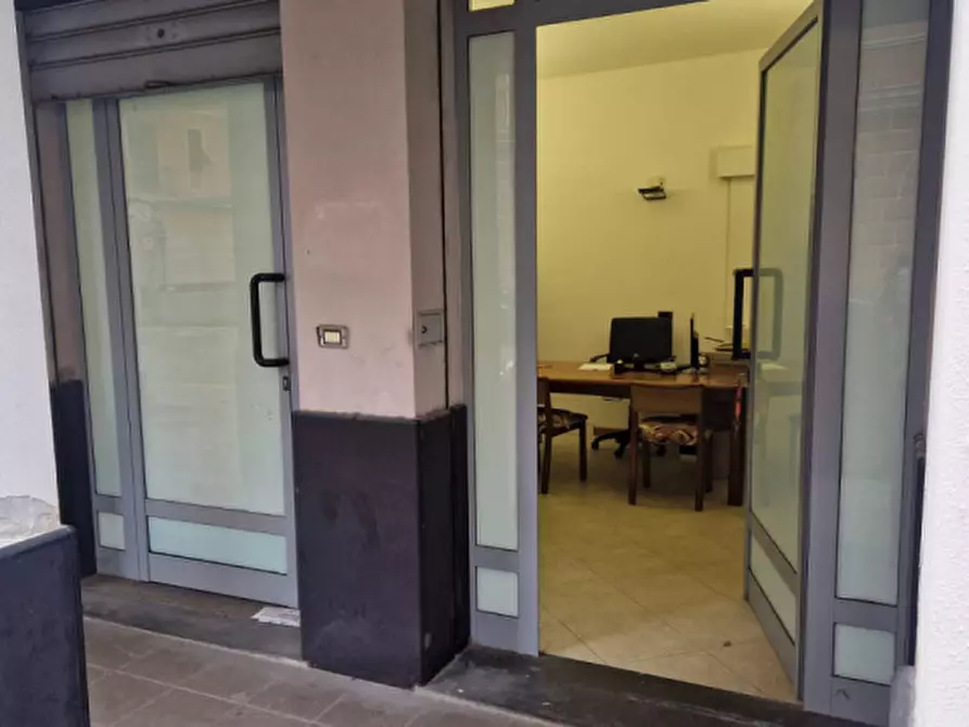 Immagine 1 di Negozio in vendita  in Via dei Devoto a Lavagna