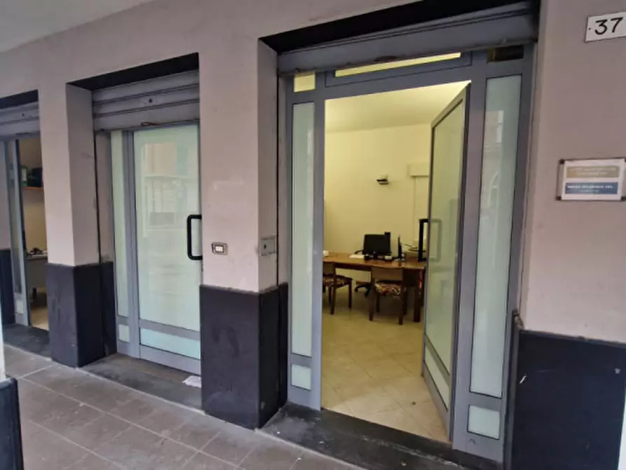 Immagine 3 di Negozio in vendita  in Via dei Devoto a Lavagna