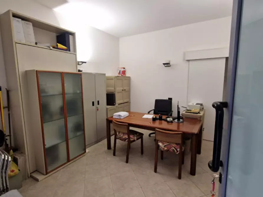 Immagine 4 di Negozio in vendita  in Via dei Devoto a Lavagna