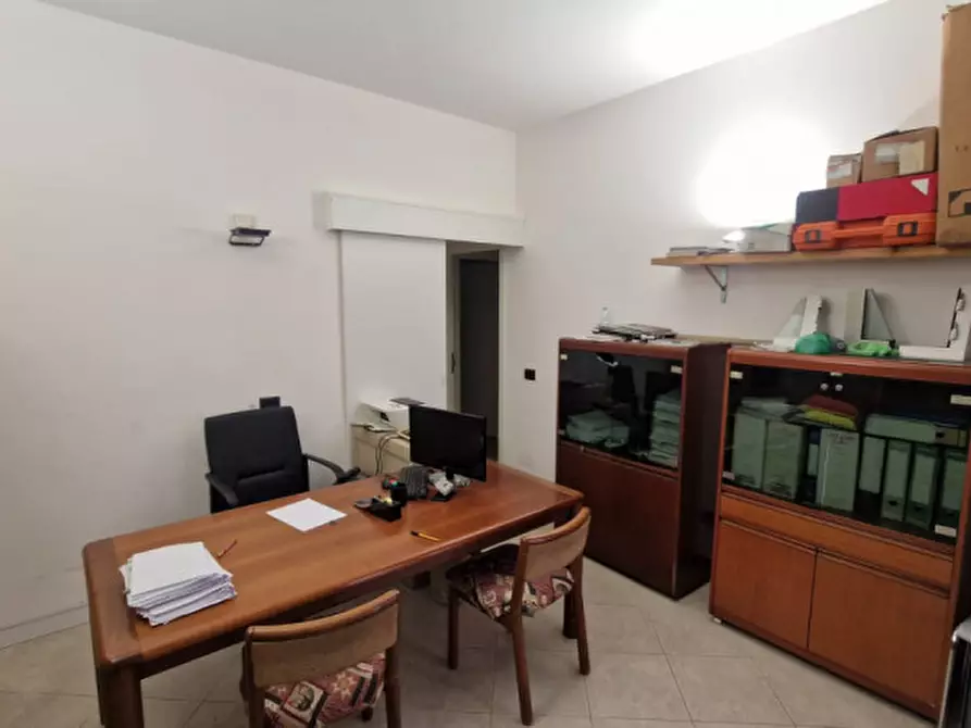 Immagine 5 di Negozio in vendita  in Via dei Devoto a Lavagna