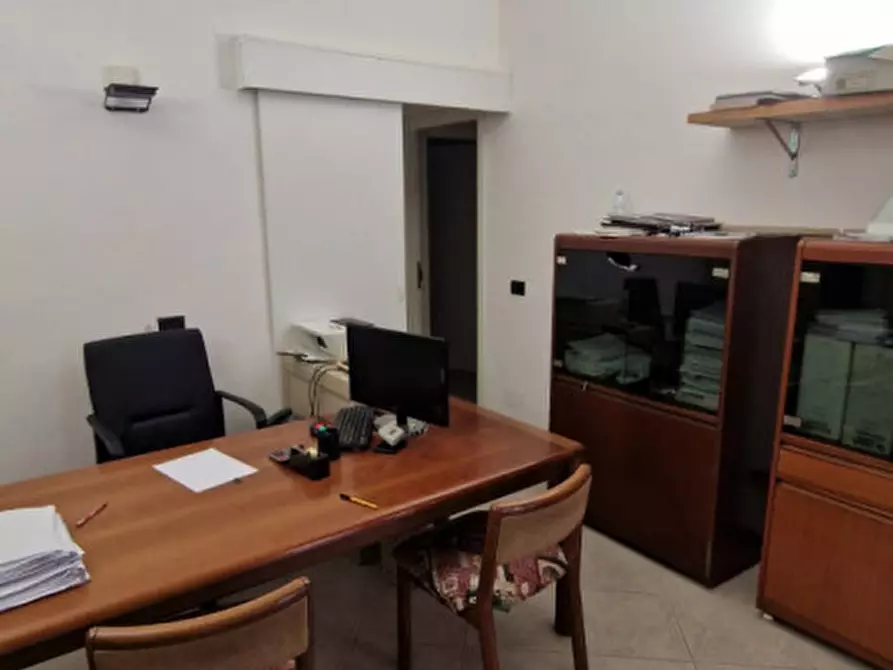 Immagine 7 di Negozio in vendita  in Via dei Devoto a Lavagna