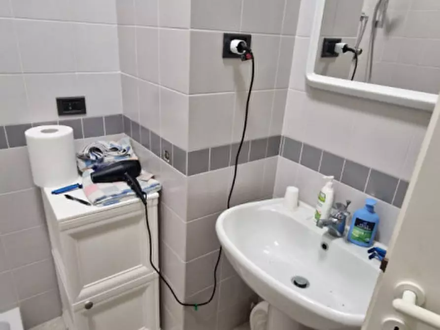 Immagine 11 di Negozio in vendita  in Via dei Devoto a Lavagna