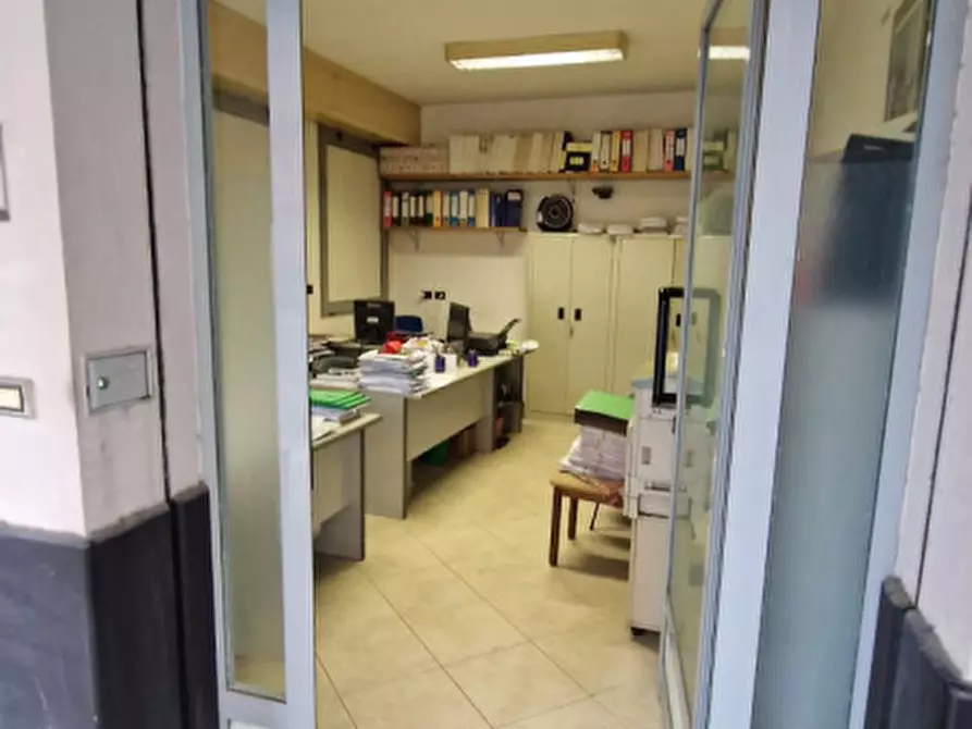 Immagine 13 di Negozio in vendita  in Via dei Devoto a Lavagna