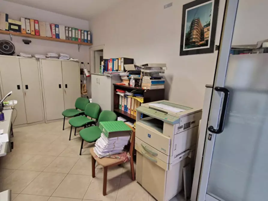 Immagine 15 di Negozio in vendita  in Via dei Devoto a Lavagna