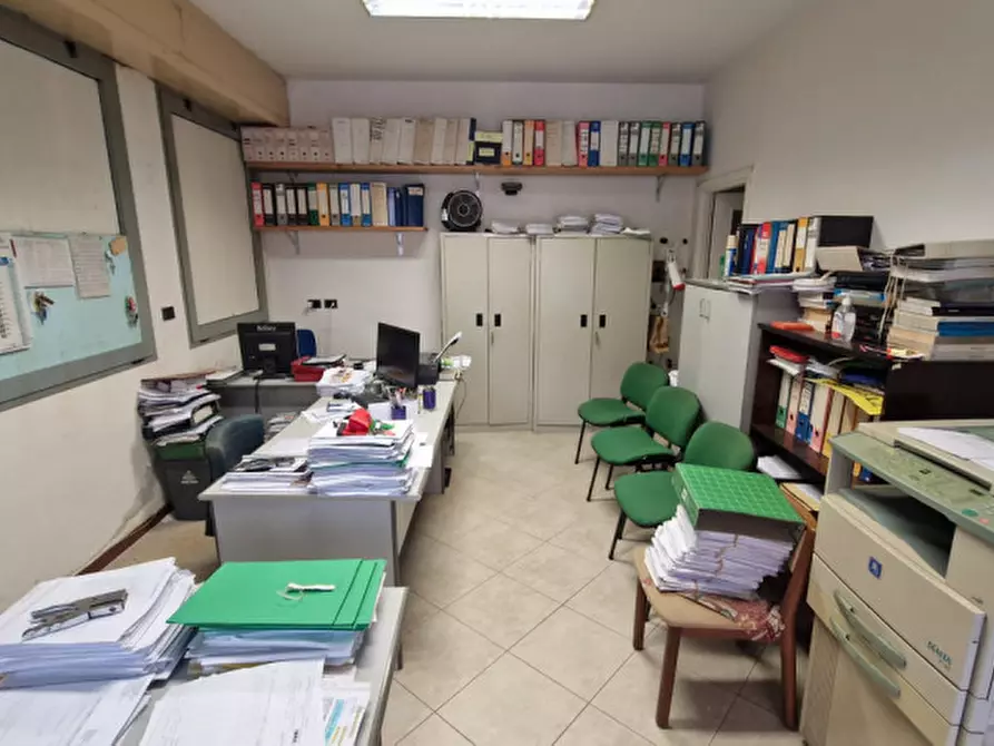 Immagine 16 di Negozio in vendita  in Via dei Devoto a Lavagna