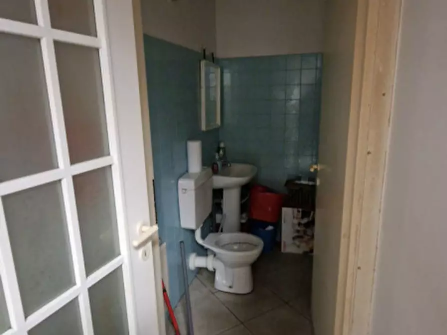 Immagine 18 di Negozio in vendita  in Via dei Devoto a Lavagna