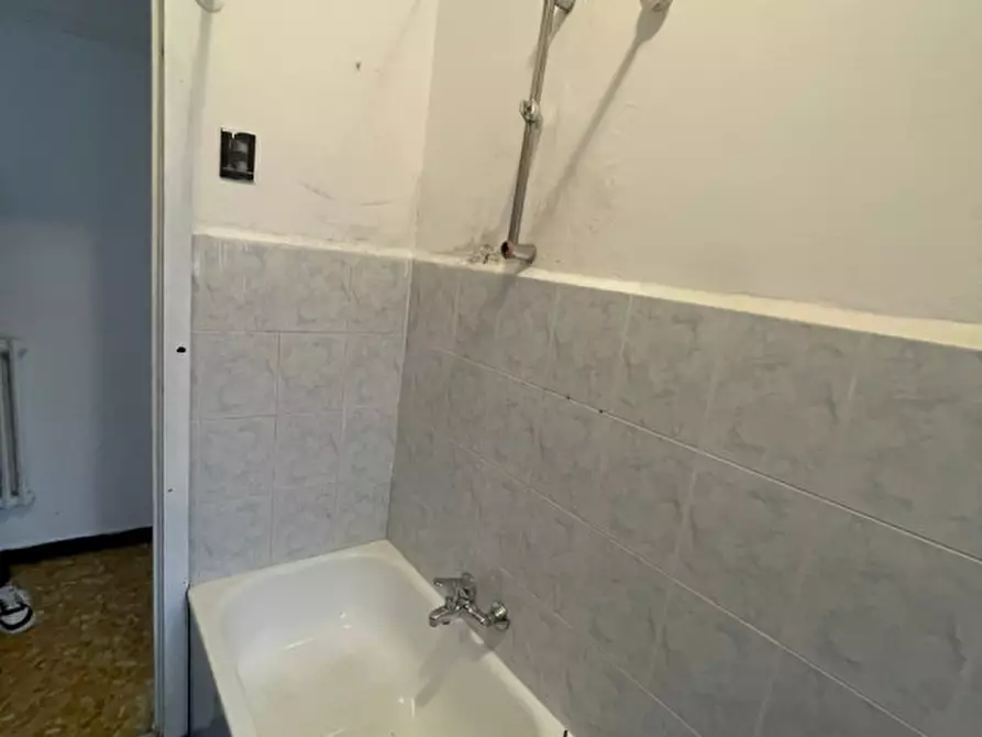 Immagine 19 di Negozio in vendita  in Via dei Devoto a Lavagna