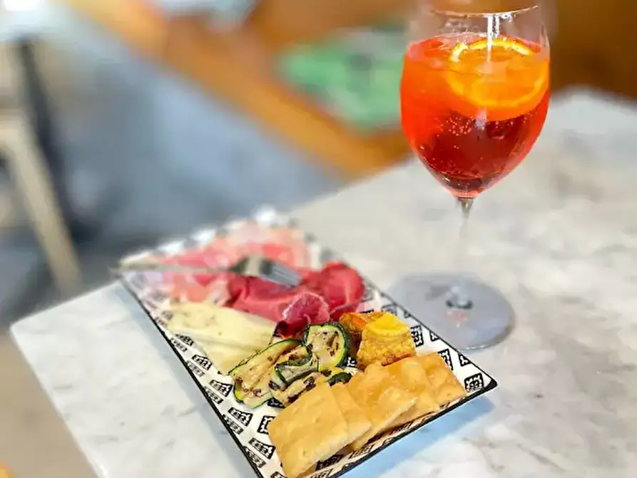 Immagine 2 di Attività commerciale in vendita  in Via Regia Antica a Lonato del Garda