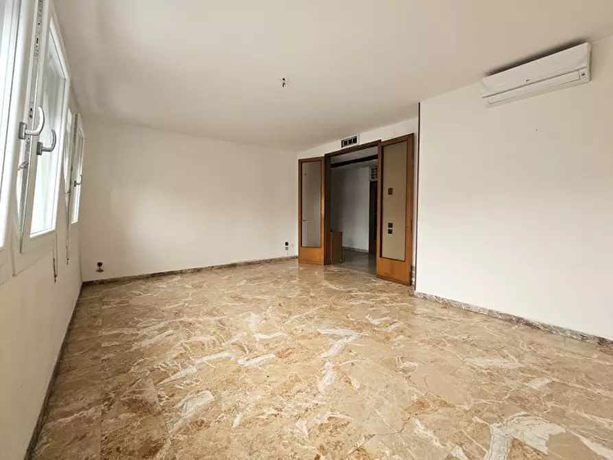 Immagine 3 di Appartamento in vendita  in Piazza Armando Diaz 10 Limena a Limena