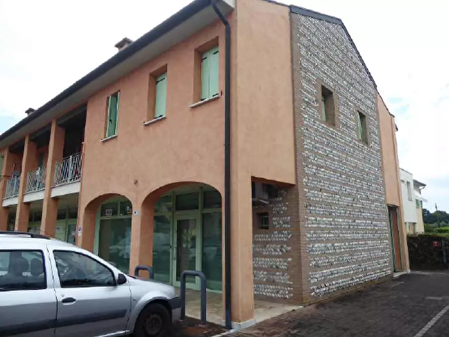 Immagine 2 di Negozio in vendita  in Piazza Vittorio veneto, 12 a Breda Di Piave