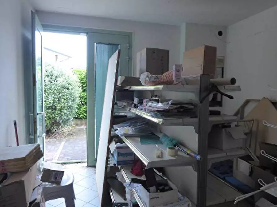Immagine 5 di Negozio in vendita  in Piazza Vittorio veneto, 12 a Breda Di Piave