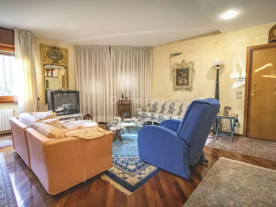 Immagine 1 di Villa in vendita  a Prato