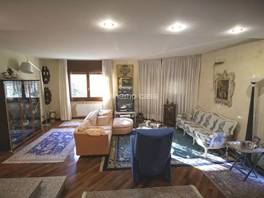 Immagine 3 di Villa in vendita  a Prato