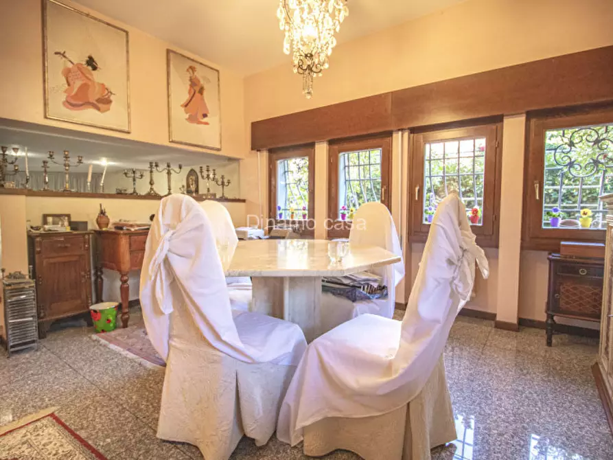 Immagine 5 di Villa in vendita  a Prato