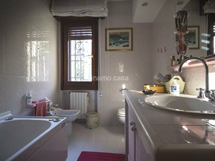 Immagine 8 di Villa in vendita  a Prato