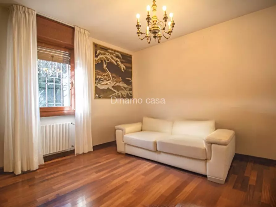 Immagine 9 di Villa in vendita  a Prato