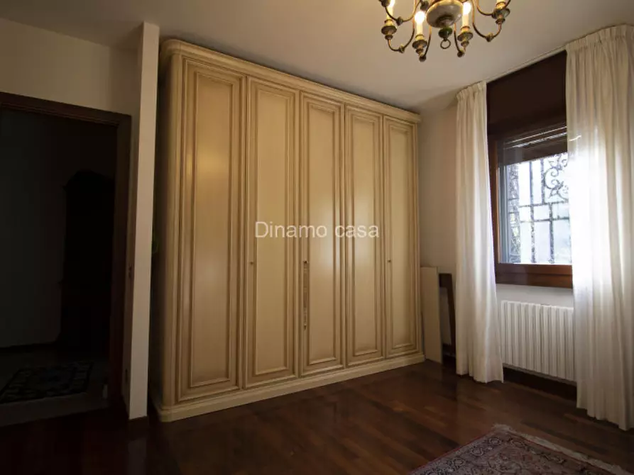 Immagine 10 di Villa in vendita  a Prato