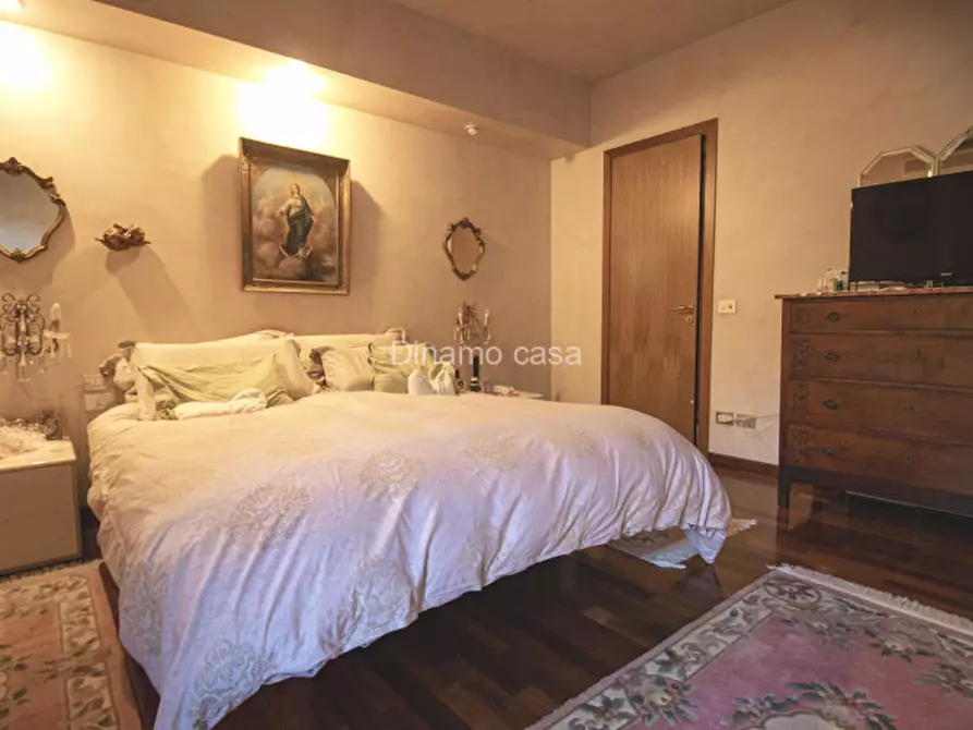 Immagine 11 di Villa in vendita  a Prato