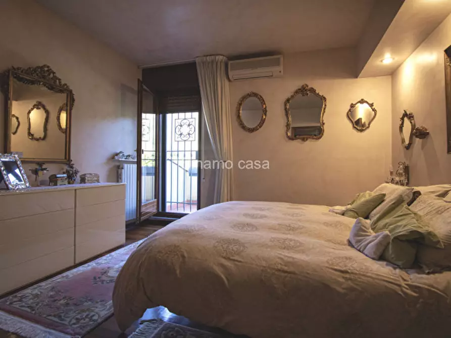 Immagine 12 di Villa in vendita  a Prato