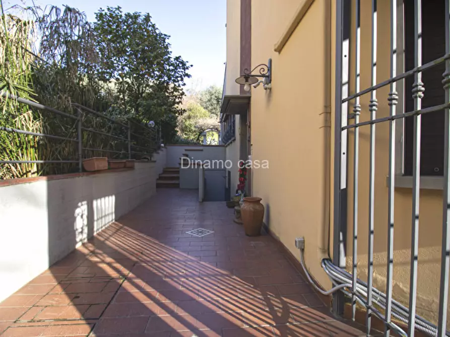 Immagine 14 di Villa in vendita  a Prato