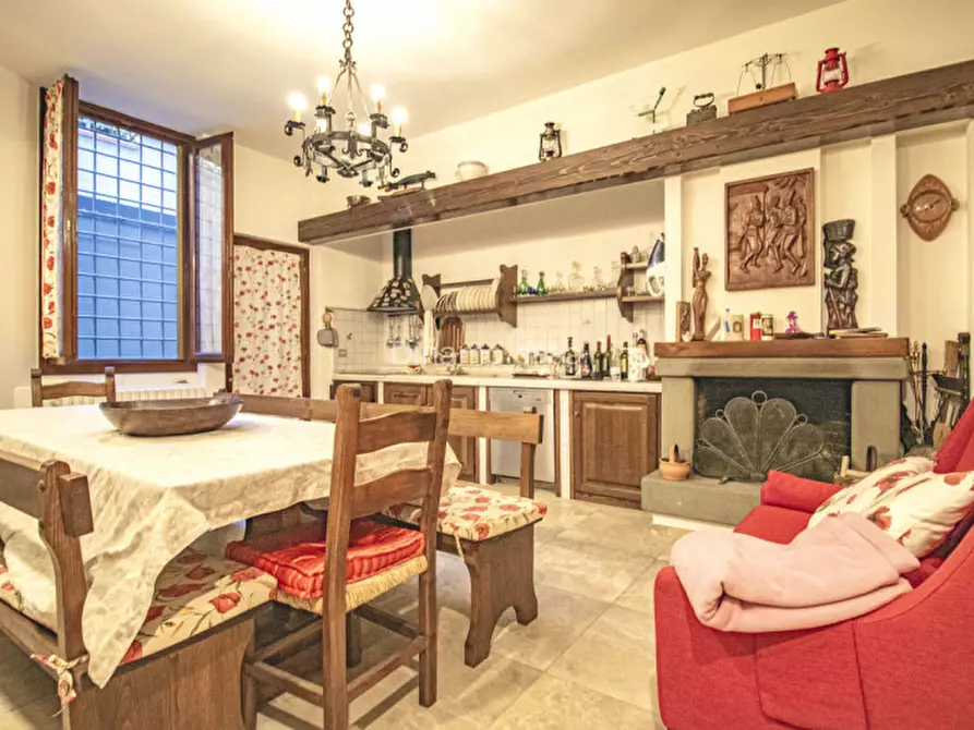 Immagine 15 di Villa in vendita  a Prato