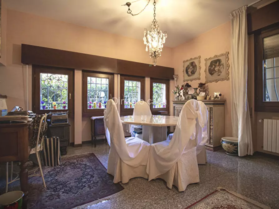 Immagine 21 di Villa in vendita  a Prato