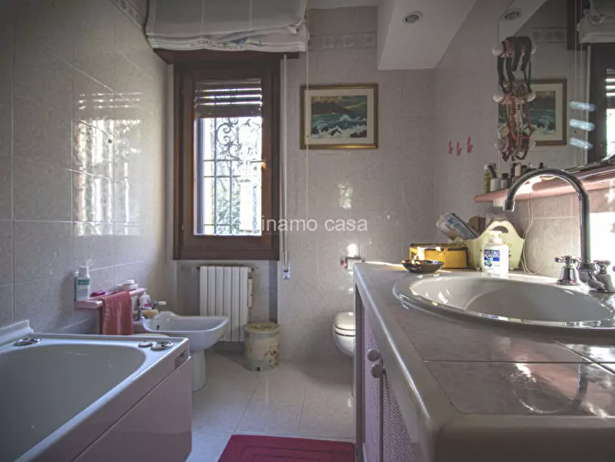 Immagine 22 di Villa in vendita  a Prato