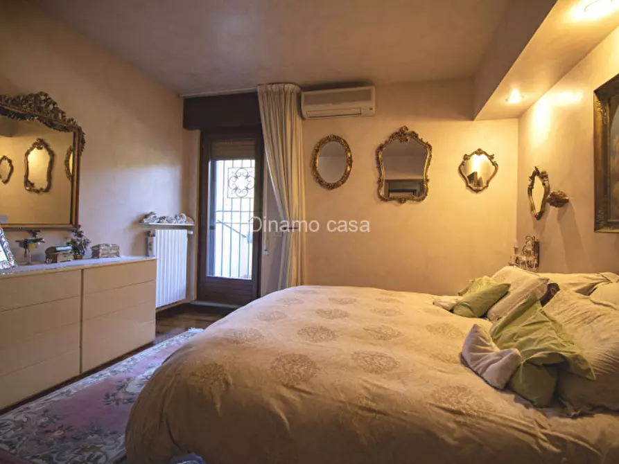 Immagine 34 di Villa in vendita  a Prato