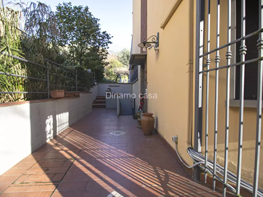 Immagine 37 di Villa in vendita  a Prato