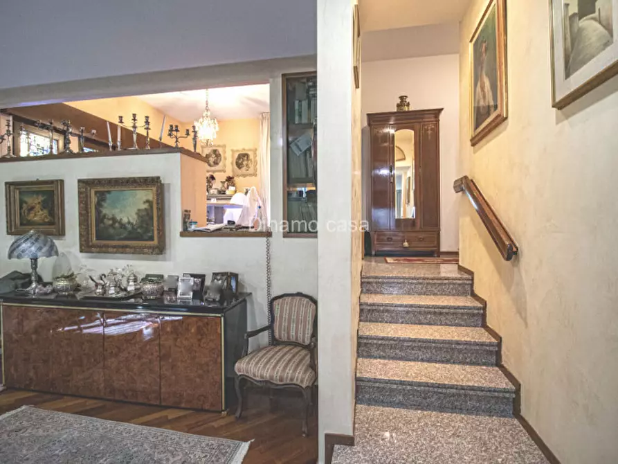 Immagine 38 di Villa in vendita  a Prato