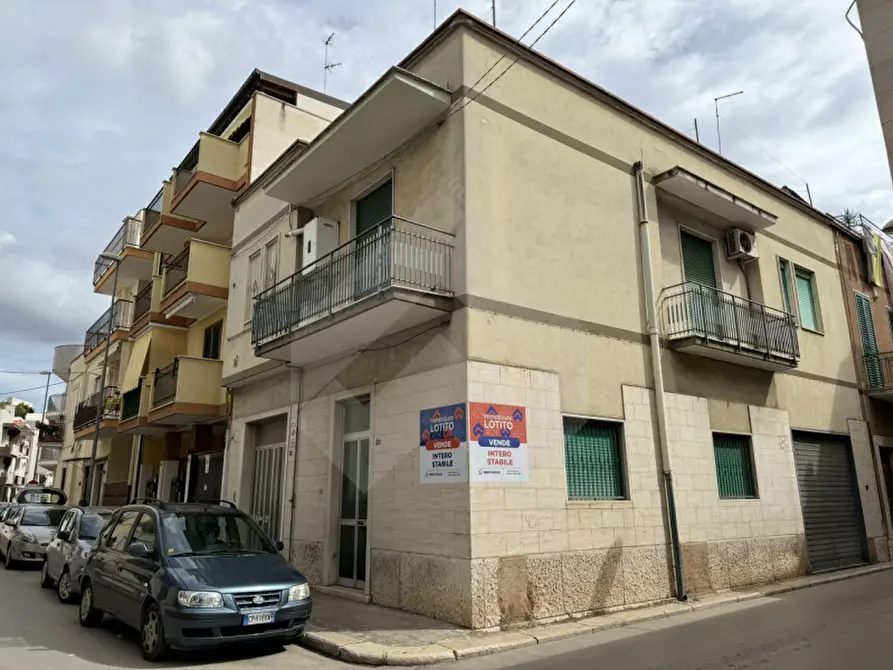 Immagine 1 di Casa indipendente in vendita  a Andria