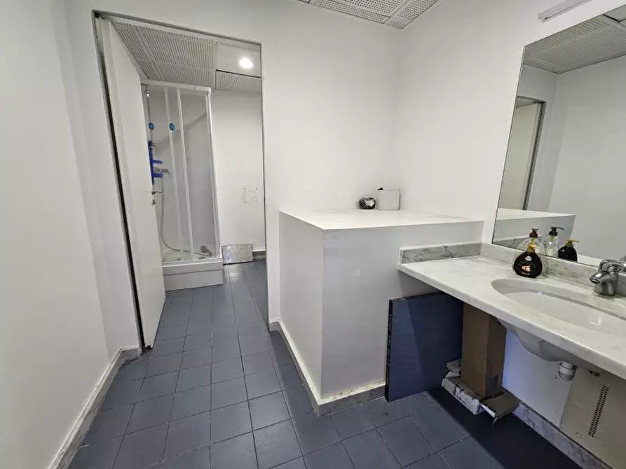 Immagine 13 di Appartamento in vendita  in Largo Delle Coffe a Savona