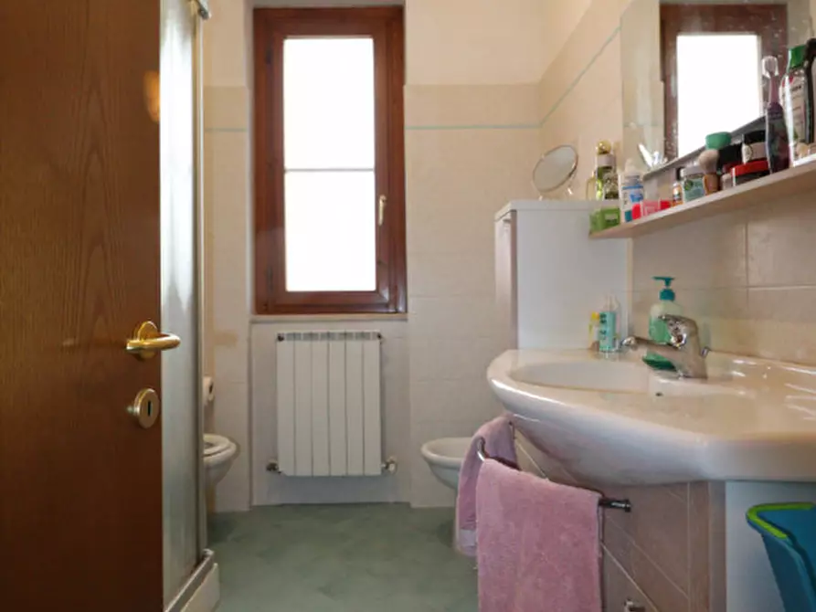 Immagine 18 di Appartamento in vendita  in Levane a Montevarchi