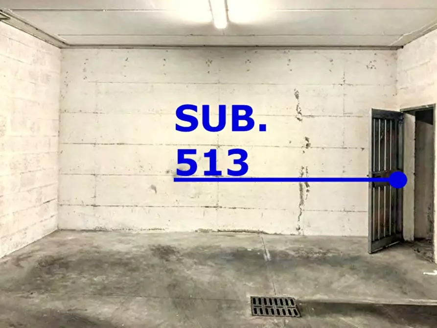 Immagine 1 di Cantina in vendita  in Via Torre dei Nolfi, 19, 00132 Roma RM, Italia a Roma