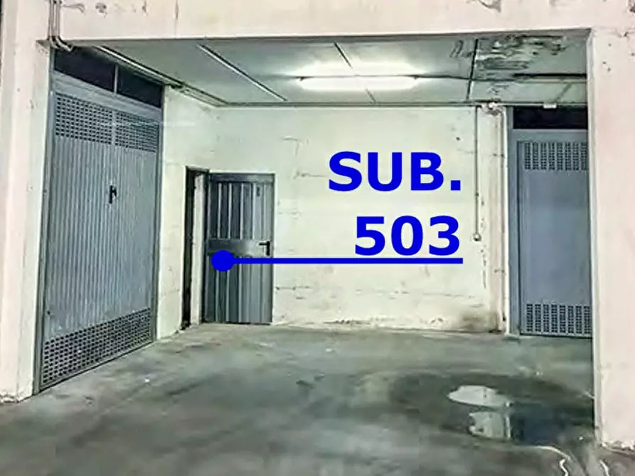 Immagine 1 di Cantina in vendita  in Via Torre dei Nolfi, 19, 00132 Roma RM, Italia a Roma