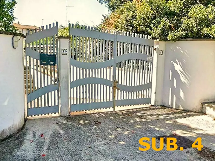 Immagine 1 di Posto auto in vendita  in Via delle Azalee, 39/41, 00042 Anzio RM, Italia a Anzio