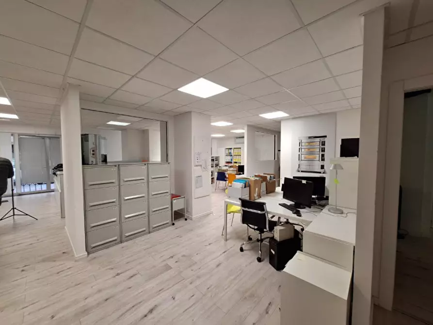 Immagine 7 di Negozio in vendita  in Via Adolfo Antognoli, 12, 50127 Firenze FI, Italia a Firenze