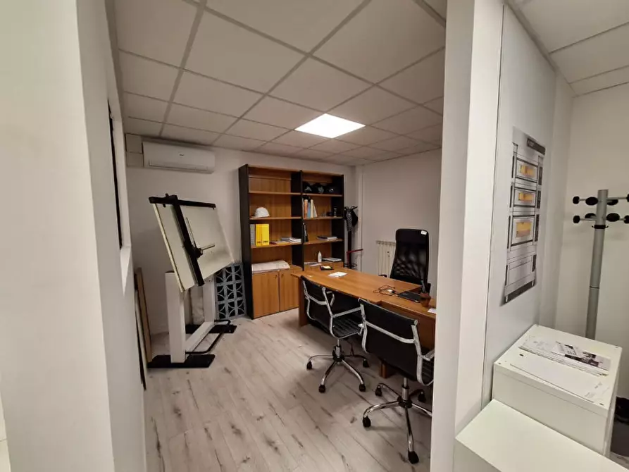 Immagine 8 di Negozio in vendita  in Via Adolfo Antognoli, 12, 50127 Firenze FI, Italia a Firenze