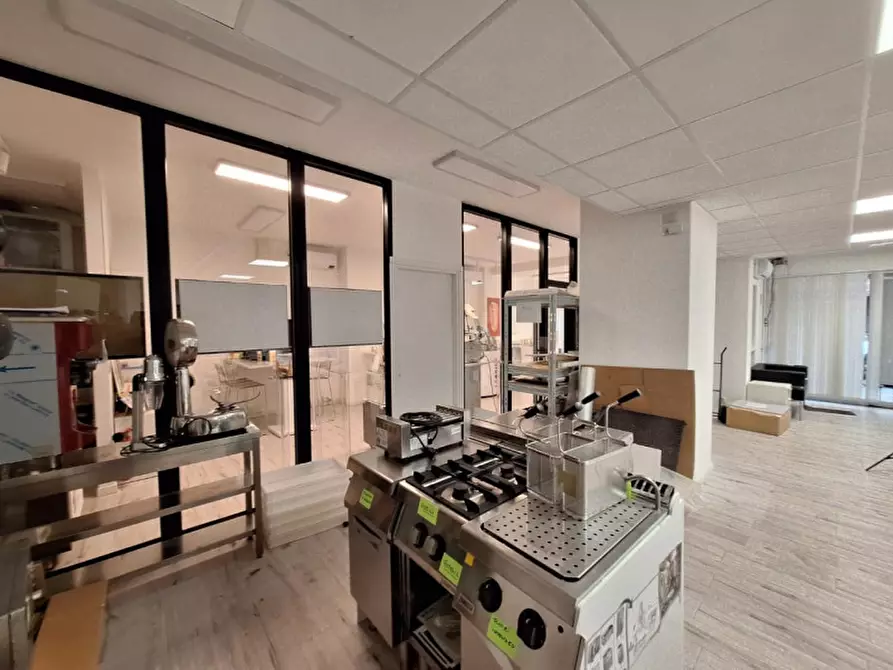 Immagine 10 di Negozio in vendita  in Via Adolfo Antognoli, 12, 50127 Firenze FI, Italia a Firenze