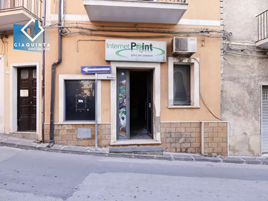 Immagine 1 di Negozio in vendita  in Via Roma a Palagonia