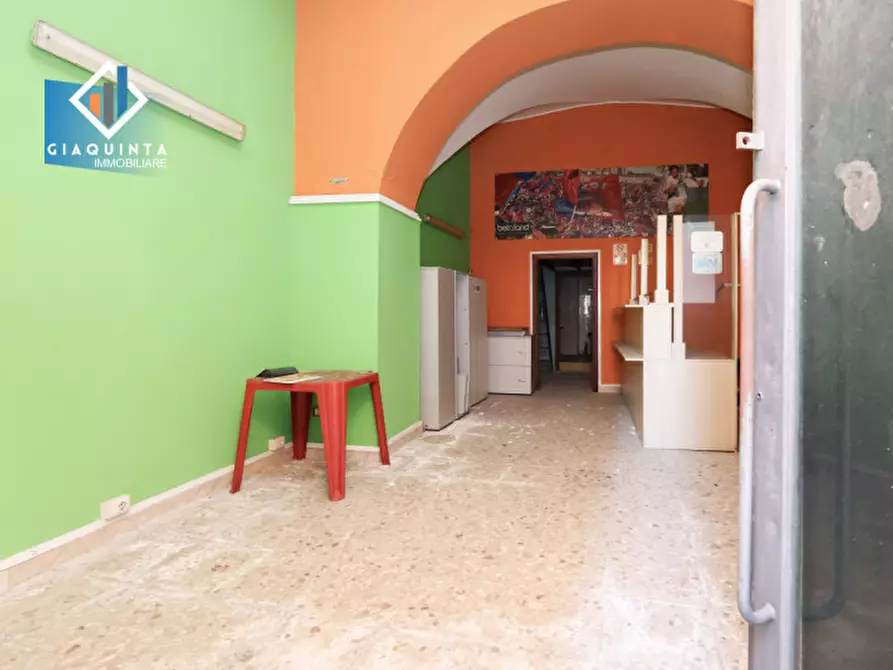 Immagine 2 di Negozio in vendita  in Via Roma a Palagonia