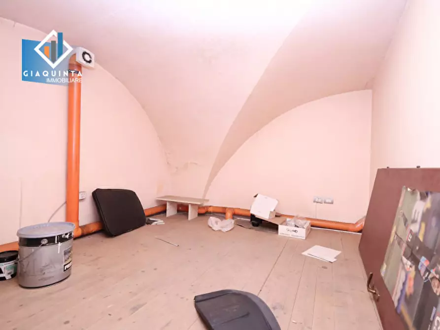 Immagine 7 di Negozio in vendita  in Via Roma a Palagonia