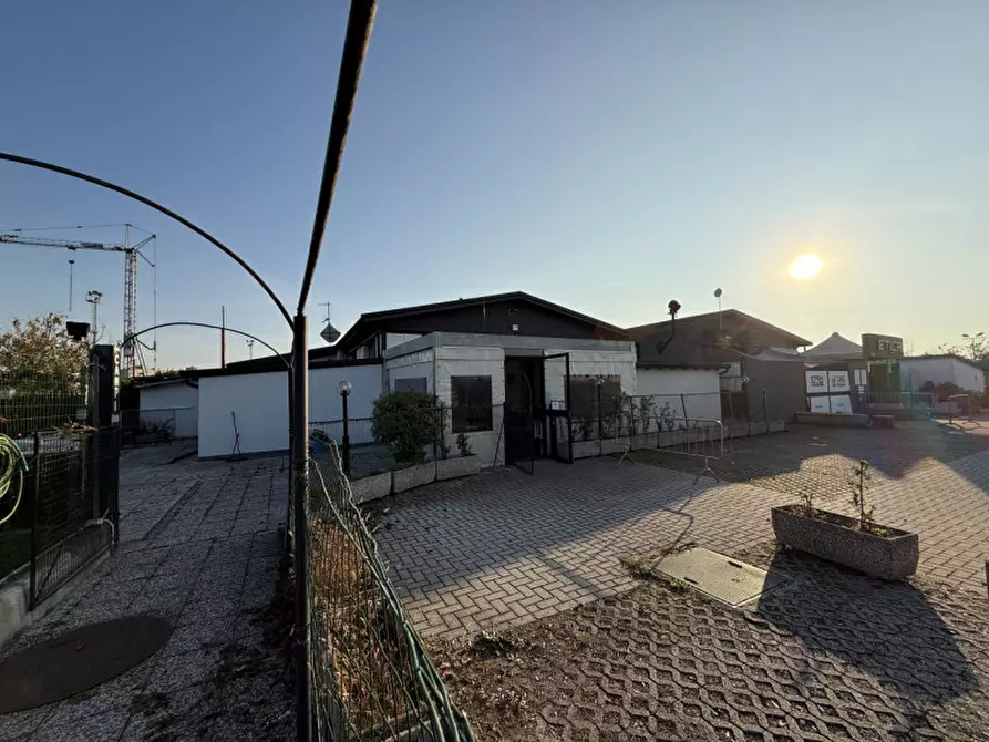 Immagine 10 di Attività commerciale in affitto  in Via Marin Faliero a Verona