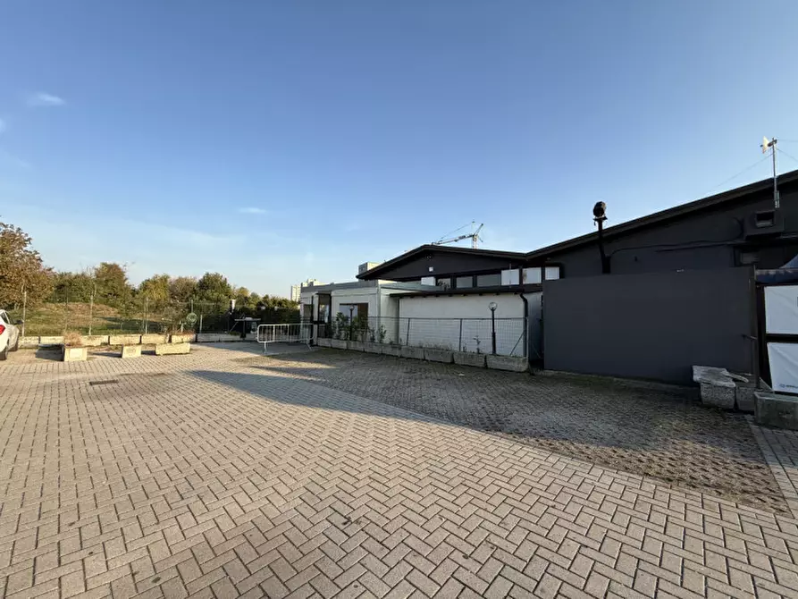 Immagine 21 di Attività commerciale in affitto  in Via Marin Faliero a Verona