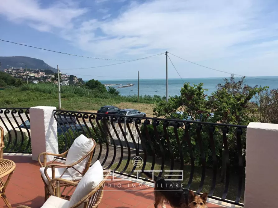 Immagine 1 di Villa in affitto  in VIALE MARE VERDE a Numana